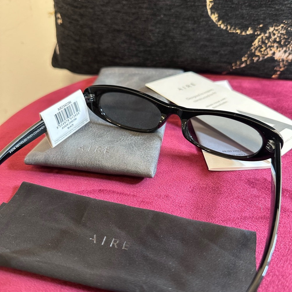 AIRE Avior in Black oval cateye skinny sunglasses - Picture 5 of 7